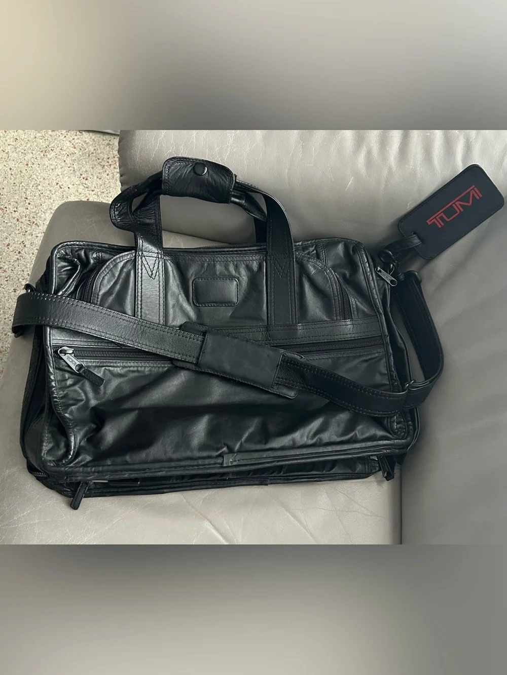 Tumi Black Leather Briefcase Laptop Messenger Bag - great condition